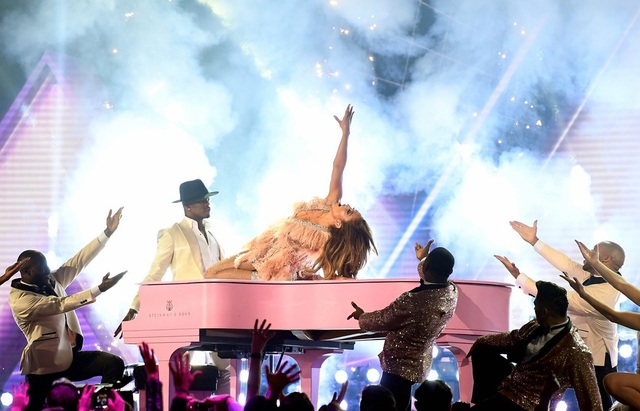 Dua Lipa, Lady Gaga, Cardi B được vinh danh tại lễ trao giải Grammy 2019 - 7 Dua Lipa, Lady Gaga, Cardi B được vinh danh tại lễ trao giải Grammy 2019 - 7