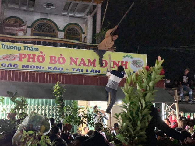 Tất cả tạo nên một mớ hỗn độn ở chợ Viềng Tất cả tạo nên một mớ hỗn độn ở chợ Viềng