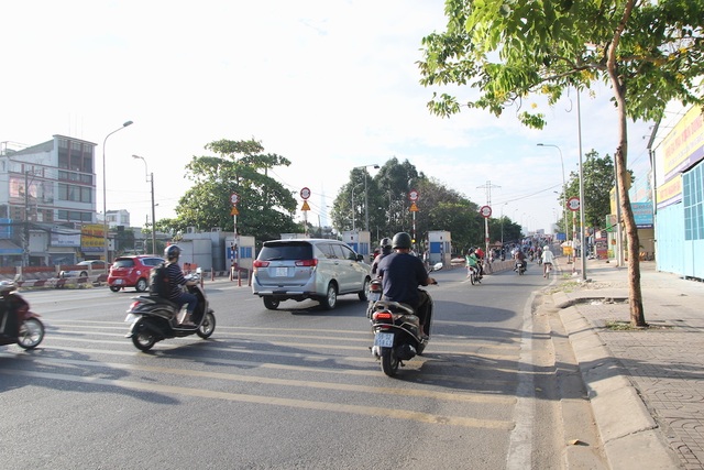 Đường phố Sài Gòn thênh thang đến lạ trong ngày làm việc đầu năm - 4