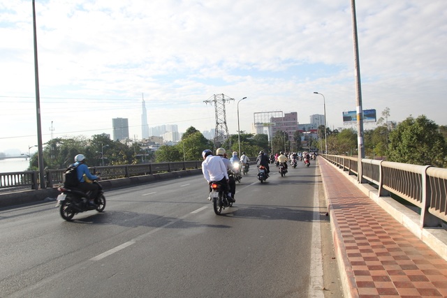 Đường phố Sài Gòn thênh thang đến lạ trong ngày làm việc đầu năm - 5