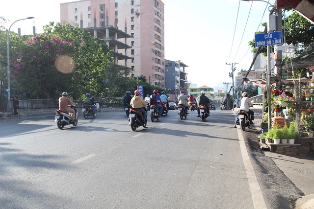 Đường phố Sài Gòn thênh thang đến lạ trong ngày làm việc đầu năm - 9 Đường phố Sài Gòn thênh thang đến lạ trong ngày làm việc đầu năm - 9