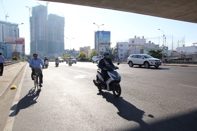 Đường phố Sài Gòn thênh thang đến lạ trong ngày làm việc đầu năm - 15 Đường phố Sài Gòn thênh thang đến lạ trong ngày làm việc đầu năm - 15