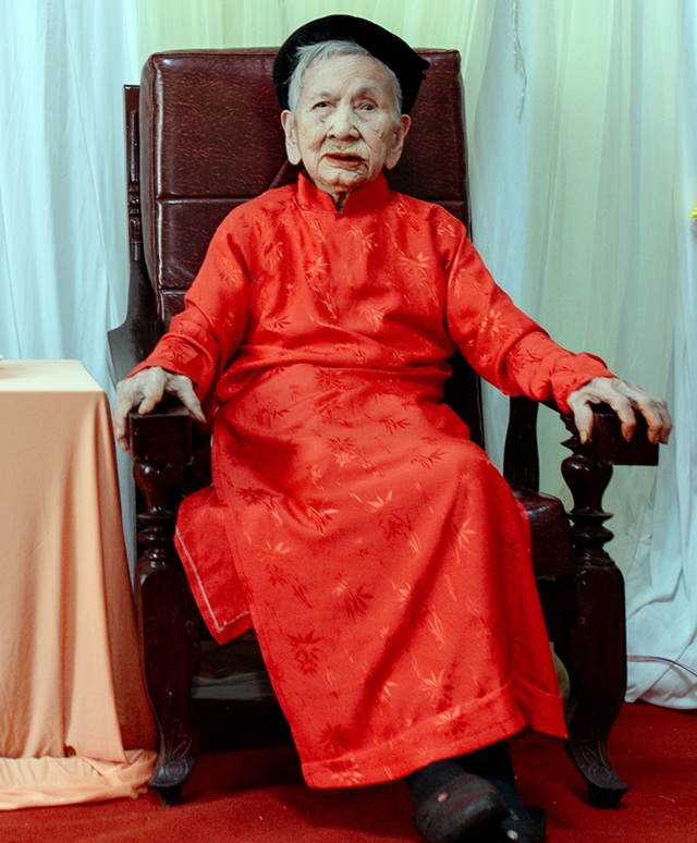 Cụ bà 106 tuổi hát, đọc thơ trong lễ mừng thọ của mình - 1 Cụ bà 106 tuổi hát, đọc thơ trong lễ mừng thọ của mình - 1