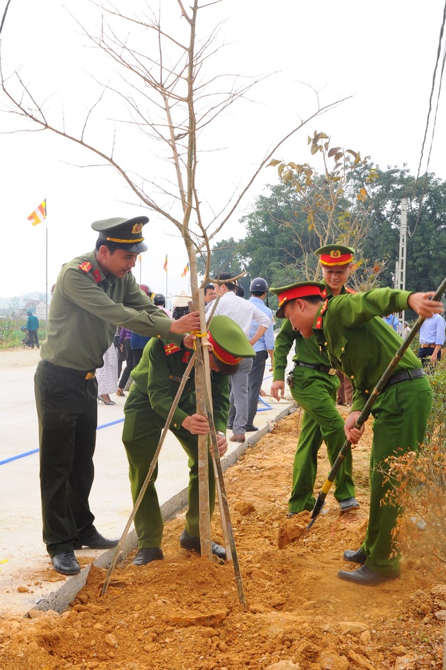 Đầu xuân trồng cây nhớ lời dạy Bác Hồ - Ảnh minh hoạ 3