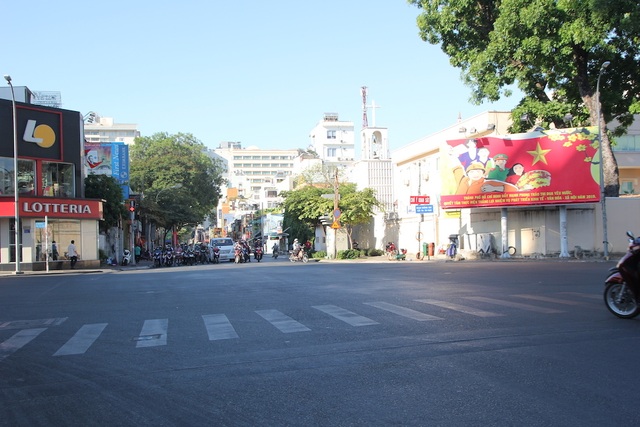 Đường phố Sài Gòn thênh thang đến lạ trong ngày làm việc đầu năm - 20 Đường phố Sài Gòn thênh thang đến lạ trong ngày làm việc đầu năm - 20