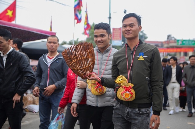 Hàng vạn người đổ về phiên chợ mua may bán rủi ở Nam Định - 2 Hàng vạn người đổ về phiên chợ mua may bán rủi ở Nam Định - 2