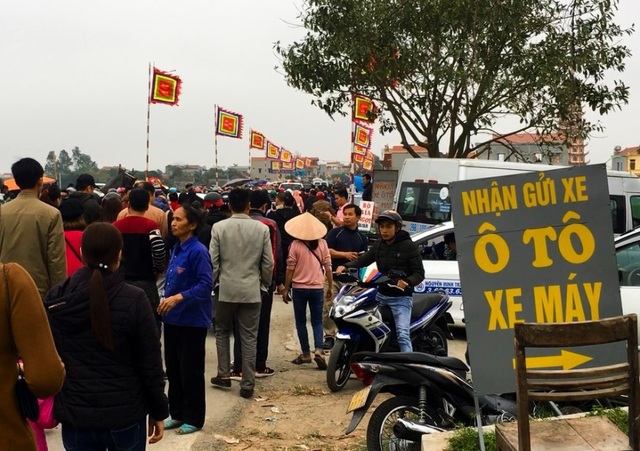 Hàng vạn người đổ về phiên chợ mua may bán rủi ở Nam Định - 5 Hàng vạn người đổ về phiên chợ mua may bán rủi ở Nam Định - 5
