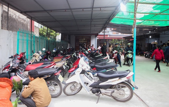 Hàng vạn người đổ về phiên chợ mua may bán rủi ở Nam Định - 8 Hàng vạn người đổ về phiên chợ mua may bán rủi ở Nam Định - 8