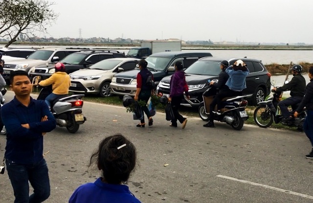 Hàng vạn người đổ về phiên chợ mua may bán rủi ở Nam Định - 12 Hàng vạn người đổ về phiên chợ mua may bán rủi ở Nam Định - 12