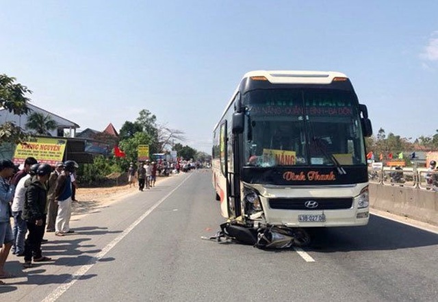 Hai cha con tử nạn trong ngày đầu đi làm sau Tết - 1