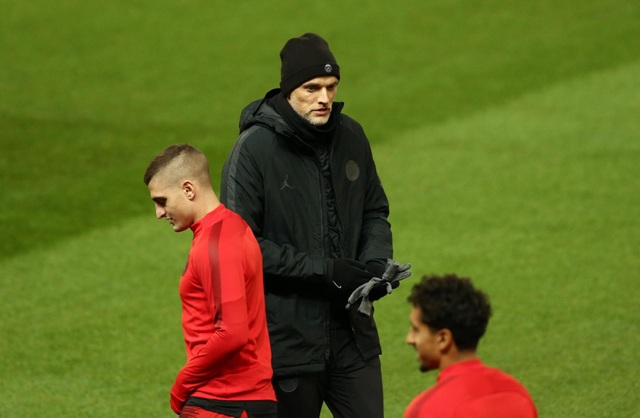 Các cầu thủ PSG luyện tập làm quen với mặt sân Old Trafford - 3 Các cầu thủ PSG luyện tập làm quen với mặt sân Old Trafford - 3