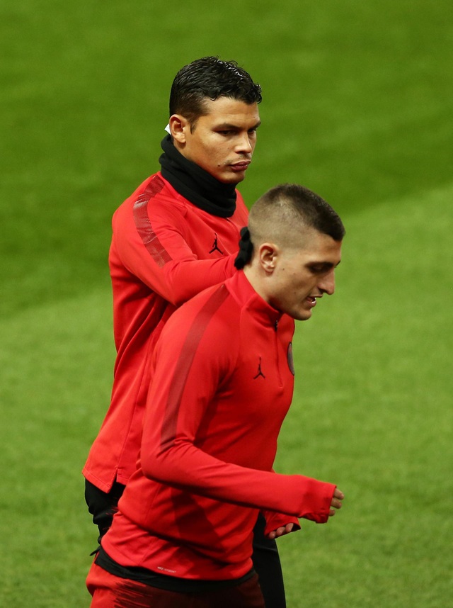 Các cầu thủ PSG luyện tập làm quen với mặt sân Old Trafford - 7 Các cầu thủ PSG luyện tập làm quen với mặt sân Old Trafford - 7