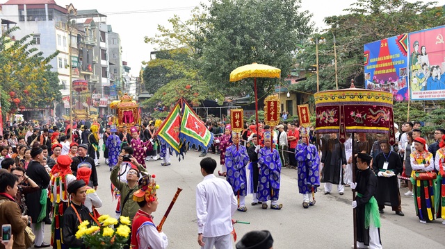 Trai làng Triều Khúc lả lơi trong điệu 