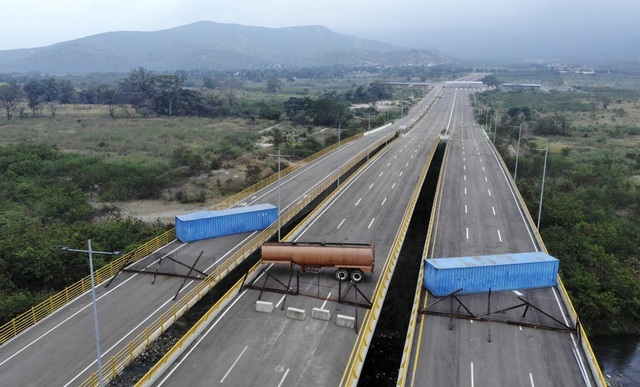 Hàng viện trợ châm ngòi cuộc đối đầu căng thẳng tại biên giới Venezuela - 1 Hàng viện trợ châm ngòi cuộc đối đầu căng thẳng tại biên giới Venezuela - 1