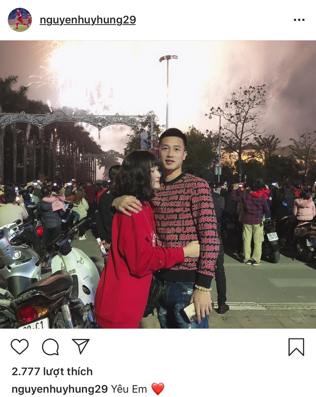Làm bạn gái cầu thủ ngàn người ngưỡng mộ nhưng chỉ có một mình ngày Valentine - 4 Làm bạn gái cầu thủ ngàn người ngưỡng mộ nhưng chỉ có một mình ngày Valentine - 4