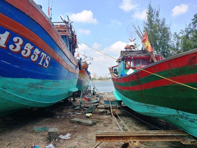 Quảng Bình: Trảm xưởng đóng tàu ở thành phố hành dân suốt thời gian dài! - 4 Quảng Bình: Trảm xưởng đóng tàu ở thành phố hành dân suốt thời gian dài! - 4