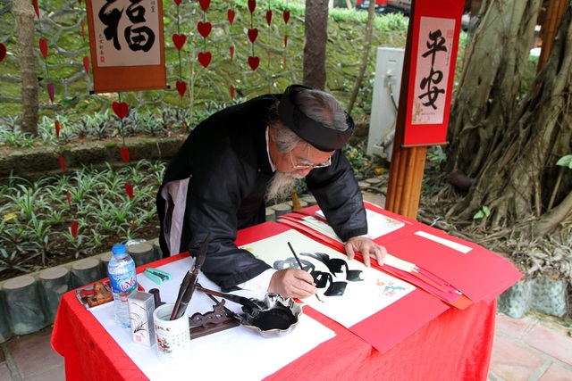 chiem-nguong-vuon-hong-van-nguoi-me-tai-ba-vi.jpg chiem-nguong-vuon-hong-van-nguoi-me-tai-ba-vi.jpg