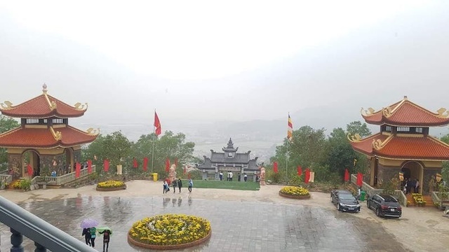 Hoa hậu Việt Nam 2018 cùng hàng trăm vận động viên chinh phục đỉnh Non Vua huyền thoại - 1 Hoa hậu Việt Nam 2018 cùng hàng trăm vận động viên chinh phục đỉnh Non Vua huyền thoại - 1