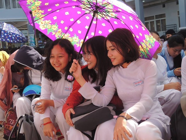 Nắng nóng có thể gây bỏng, trường học “ứng phó” bảo vệ học trò - 3 Nắng nóng có thể gây bỏng, trường học “ứng phó” bảo vệ học trò - 3