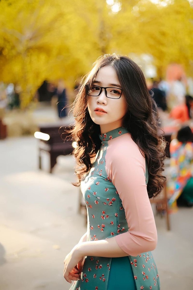 Ngắm “thiên thần đeo kính cận” vạn người mê - 1 Ngắm “thiên thần đeo kính cận” vạn người mê - 1