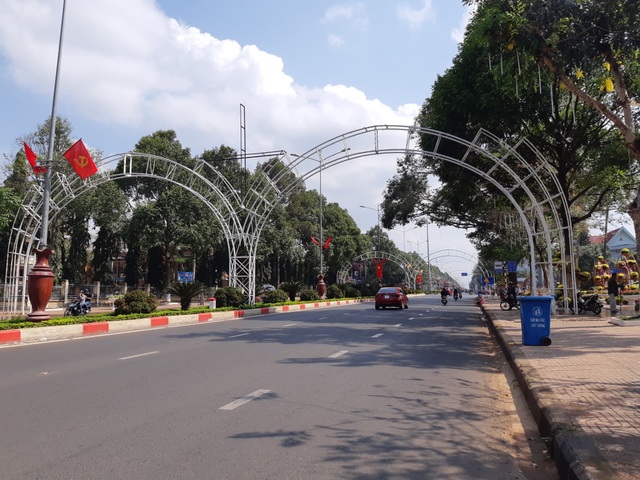 Lùm xùm những cổng chào như còng số 8 ở thành phố cà phê - 2 Lùm xùm những cổng chào như còng số 8 ở thành phố cà phê - 2