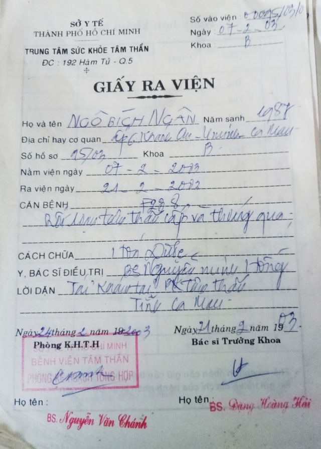 Vợ chồng già khốn đốn vì con gái bị thần kinh, con trai bị bại não - 4 Vợ chồng già khốn đốn vì con gái bị thần kinh, con trai bị bại não - 4