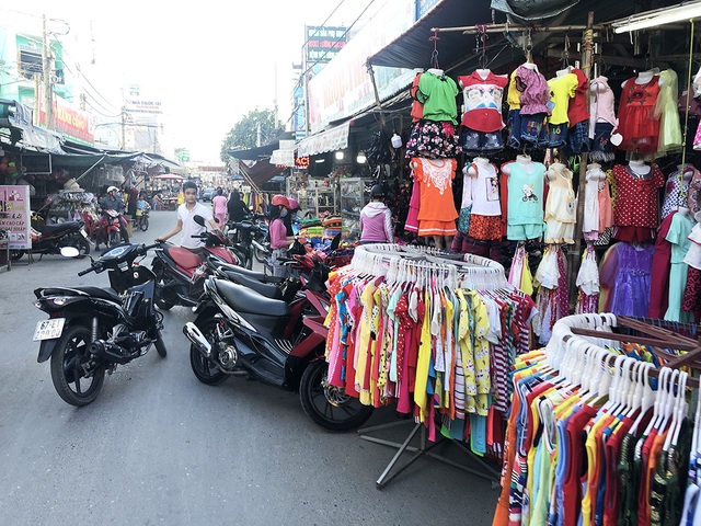 TPHCM: Hàng trăm hộ dân sống trong sợ hãi vì chung cư bị chặn lối đi! - 1 TPHCM: Hàng trăm hộ dân sống trong sợ hãi vì chung cư bị chặn lối đi! - 1