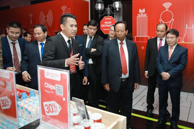 Kỷ niệm 10 năm kinh doanh tại Campuchia, Viettel cam kết tiên phong xây dựng kinh tế số - 2 Kỷ niệm 10 năm kinh doanh tại Campuchia, Viettel cam kết tiên phong xây dựng kinh tế số - 2