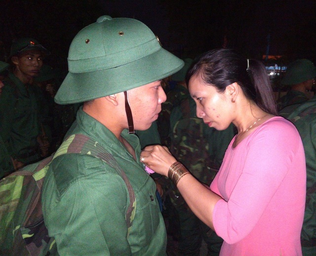 ĐBSCL: Hàng ngàn thanh niên hăng hái lên đường nhập ngũ - 7 ĐBSCL: Hàng ngàn thanh niên hăng hái lên đường nhập ngũ - 7