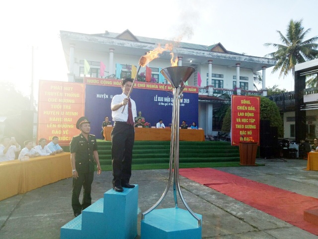ĐBSCL: Hàng ngàn thanh niên hăng hái lên đường nhập ngũ - 4 ĐBSCL: Hàng ngàn thanh niên hăng hái lên đường nhập ngũ - 4