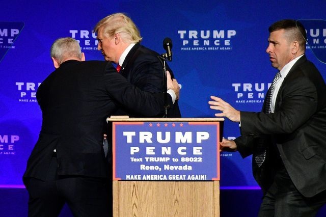 “Hàng rào thép” bảo vệ Tổng thống Trump khi công du nước ngoài - 8 “Hàng rào thép” bảo vệ Tổng thống Trump khi công du nước ngoài - 8