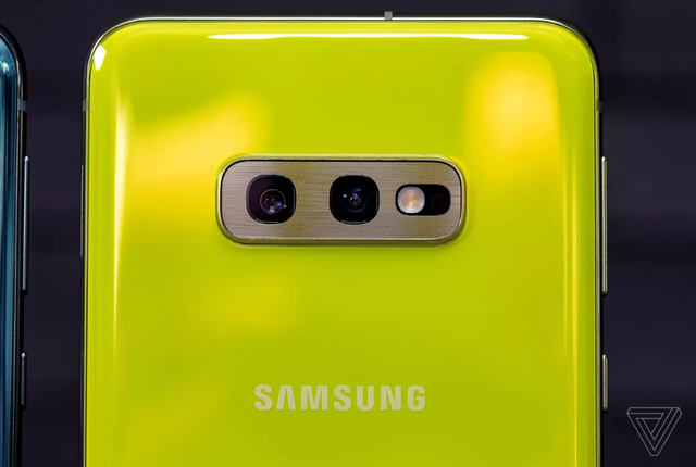 Samsung Galaxy S10E: Đối thủ đáng gờm của iPhone XR - 5 Samsung Galaxy S10E: Đối thủ đáng gờm của iPhone XR - 5