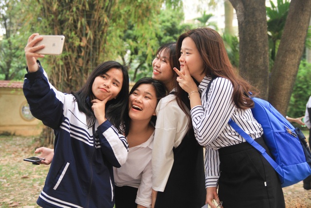 Con đường nhuộm sắc vàng cực phẩm giữa khuôn viên ĐH Sư phạm - 4 Con đường nhuộm sắc vàng cực phẩm giữa khuôn viên ĐH Sư phạm - 4