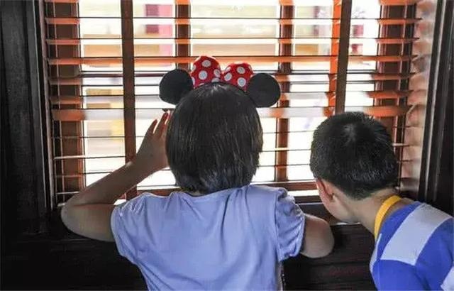 Bối rối khi con trai hỏi: Tại sao bố lại nằm lên người mẹ - 1 Bối rối khi con trai hỏi: Tại sao bố lại nằm lên người mẹ - 1