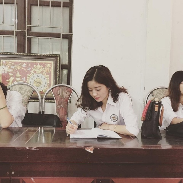 Cô giáo thực tập bất ngờ nổi tiếng sau bức ảnh học sinh chụp lén - 4 Cô giáo thực tập bất ngờ nổi tiếng sau bức ảnh học sinh chụp lén - 4