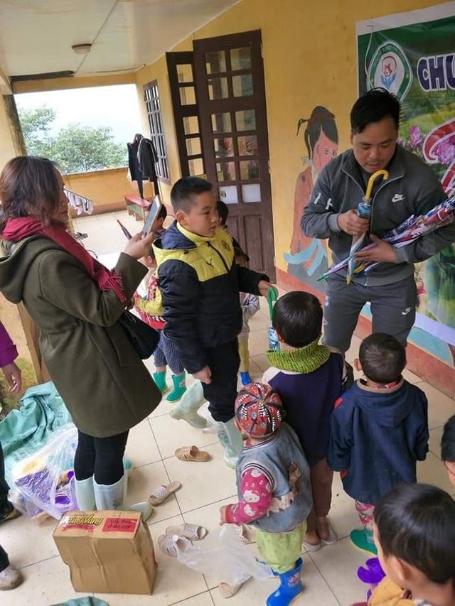 Nhóm bạn trẻ Chí Linh “bỏ phố lên rừng” đem hơi ấm tình người đến bà con nghèo vùng cao - 5 Nhóm bạn trẻ Chí Linh “bỏ phố lên rừng” đem hơi ấm tình người đến bà con nghèo vùng cao - 5