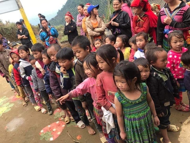 Nhóm bạn trẻ Chí Linh “bỏ phố lên rừng” đem hơi ấm tình người đến bà con nghèo vùng cao - 6 Nhóm bạn trẻ Chí Linh “bỏ phố lên rừng” đem hơi ấm tình người đến bà con nghèo vùng cao - 6