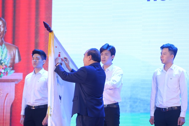Thủ tướng Nguyễn Xuân Phúc dự lễ khánh thành Nhà máy nước tinh khiết, thảo dược và hoa quả Núi Tiên - 4 Thủ tướng Nguyễn Xuân Phúc dự lễ khánh thành Nhà máy nước tinh khiết, thảo dược và hoa quả Núi Tiên - 4