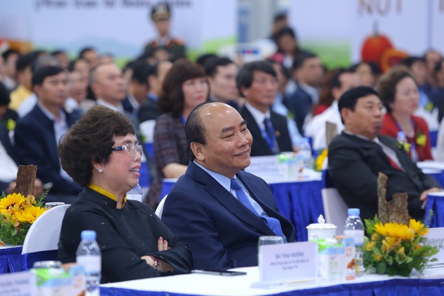 Thủ tướng Nguyễn Xuân Phúc dự lễ khánh thành Nhà máy nước tinh khiết, thảo dược và hoa quả Núi Tiên - 2 Thủ tướng Nguyễn Xuân Phúc dự lễ khánh thành Nhà máy nước tinh khiết, thảo dược và hoa quả Núi Tiên - 2