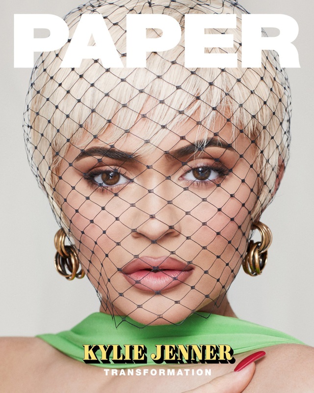 Kylie Jenner quyến rũ trên tạp chí - 1