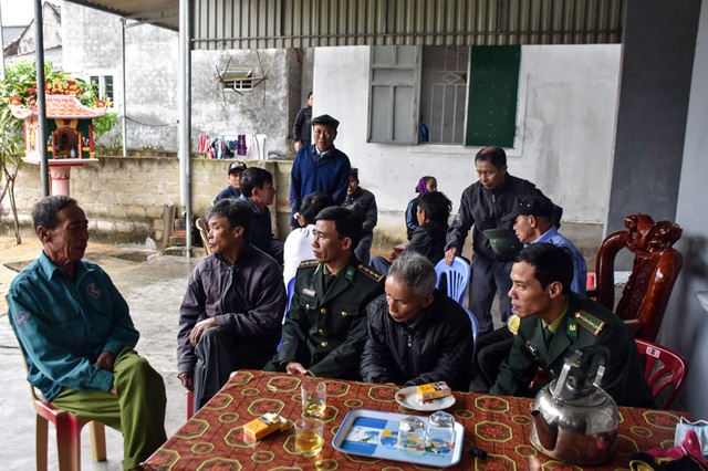 Nín thở ngóng chờ kết quả tìm kiếm hai cha con mất tích trên biển - 2 Nín thở ngóng chờ kết quả tìm kiếm hai cha con mất tích trên biển - 2