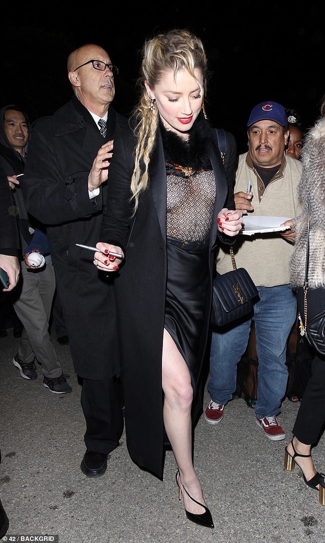 Amber Heard diện áo không nội y - 2 Amber Heard diện áo không nội y - 2