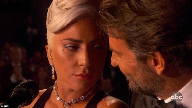 Fans phát sốt vì màn diễn tình tứ của Lady Gaga và Bradley Cooper - 4