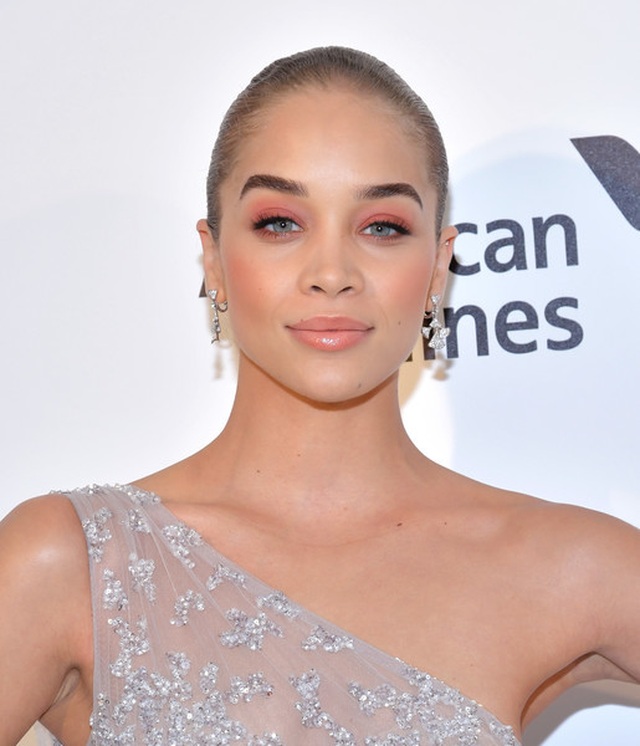 Jasmine Sanders đẹp như mộng với váy màn tuyn - 2 Jasmine Sanders đẹp như mộng với váy màn tuyn - 2