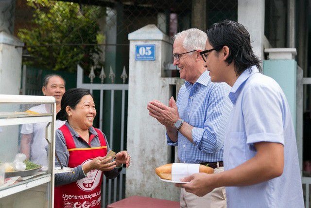 Những lãnh đạo nước ngoài “mê mẩn” ẩm thực bình dân Việt Nam - 11 Những lãnh đạo nước ngoài “mê mẩn” ẩm thực bình dân Việt Nam - 11