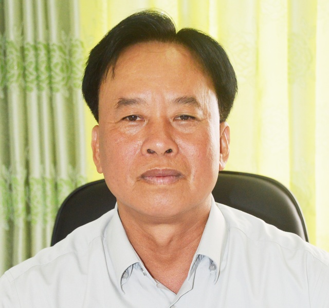 Cho chủ tịch huyện không có bằng đại học nghỉ hưu trước tuổi - 1 Cho chủ tịch huyện không có bằng đại học nghỉ hưu trước tuổi - 1