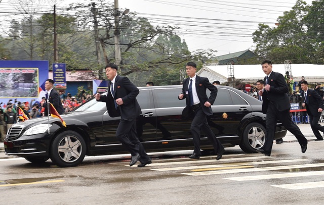 Điều ít biết về tài xế từng lái siêu xe chở ông Kim Jong-un tại thượng đỉnh với ông Trump - 7 Điều ít biết về tài xế từng lái siêu xe chở ông Kim Jong-un tại thượng đỉnh với ông Trump - 7