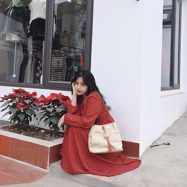 Cô giáo thực tập bị quay lén: Ngoài đời còn đẹp hơn trên bục giảng - 3 Cô giáo thực tập bị quay lén: Ngoài đời còn đẹp hơn trên bục giảng - 3