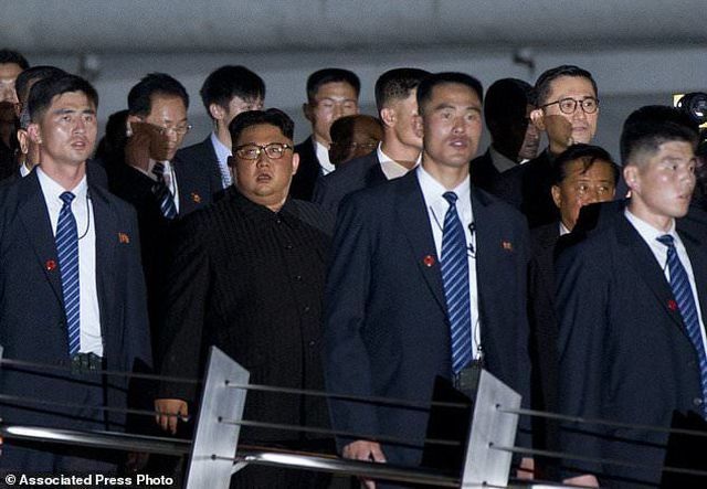 Những lần “lá chắn sống” bảo vệ ông Kim Jong-un công du nước ngoài - 13 Những lần “lá chắn sống” bảo vệ ông Kim Jong-un công du nước ngoài - 13