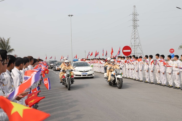 Đoàn Triều Tiên thăm tổ hợp sản xuất ô tô, nông nghiệp công nghệ cao tại Hải Phòng - 3